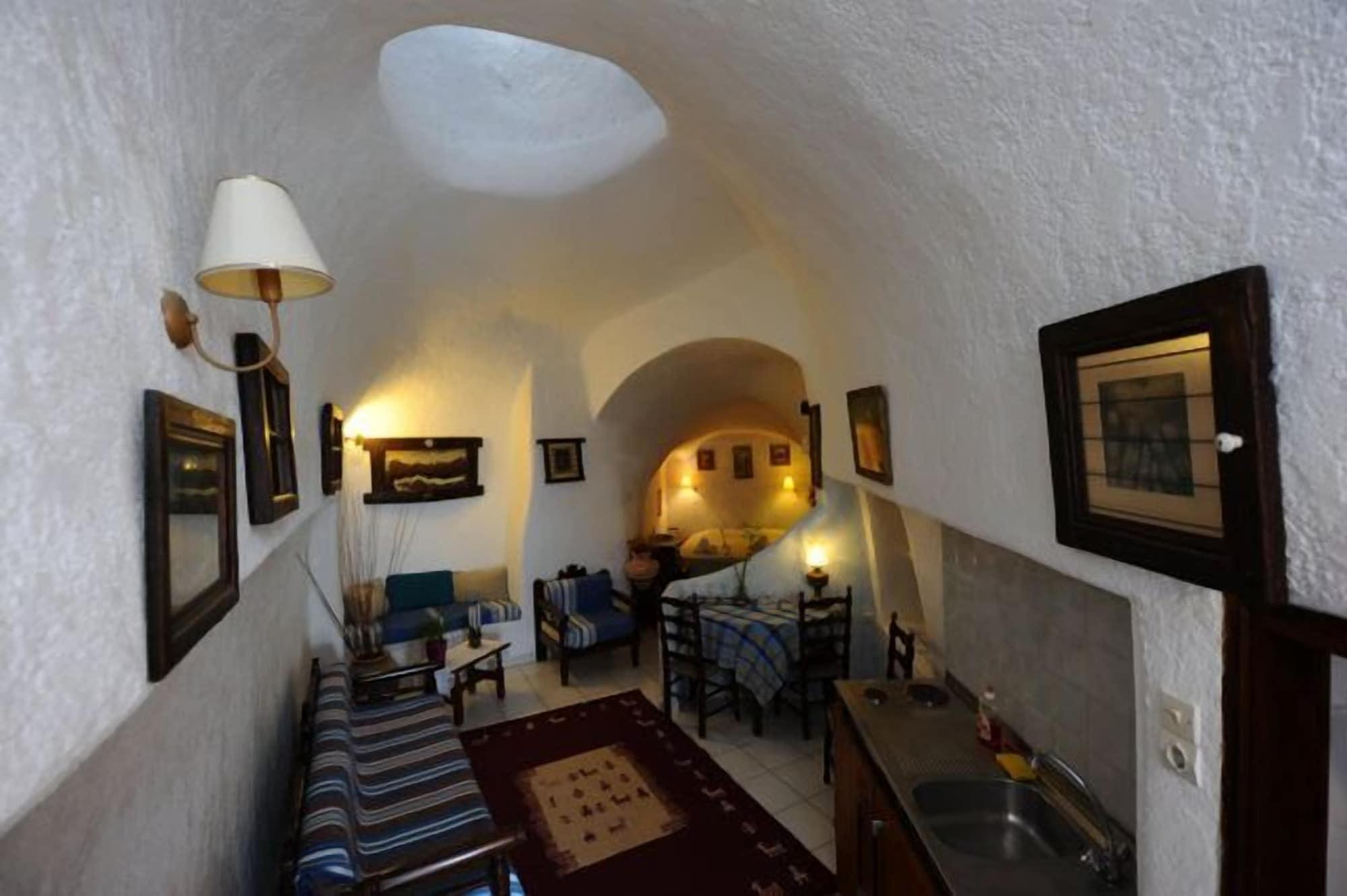 Kavalari - Adults Only 2* Fira (Santorini)