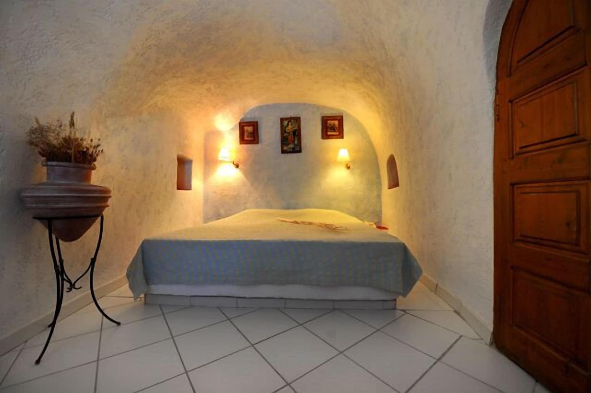 Kavalari - Adults Only 2* Fira (Santorini)
